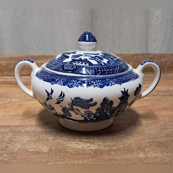 Blue Willow Other - Blue Willow Covered Sugar Bowl